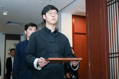 罗湖区人大常委副主任谭会茹一行莅临星光娱乐调研