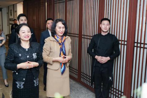 罗湖区人大常委副主任谭会茹一行莅临星光娱乐调研