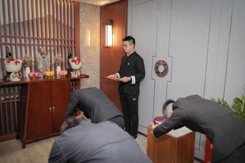 罗湖区委统战部副部长、工商联党组书记叶志伟一行到星光娱乐调研