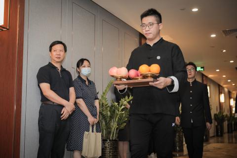 罗湖区委统战部副部长、工商联党组书记叶志伟一行到星光娱乐调研