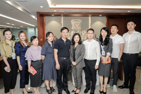 罗湖区委统战部副部长、工商联党组书记叶志伟一行到星光娱乐调研