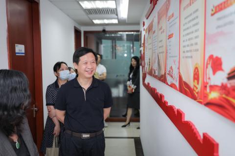 罗湖区委统战部副部长、工商联党组书记叶志伟一行到星光娱乐调研
