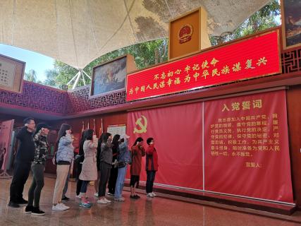 星光娱乐：红色之旅 唤起心中的红色魂