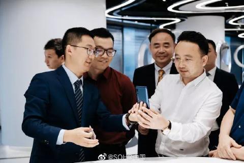 秋日餐叙 共叙商机|星光娱乐董事长李厚德受邀参加丽泽SOHO秋日餐叙