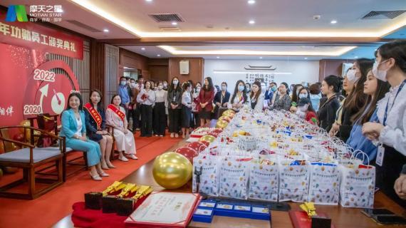 “ 感恩有你 · 一路相伴 ”星光娱乐10年功勋员工颁奖典礼圆满举办