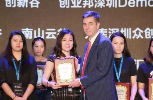 星光娱乐荣获2017胡润百富中国最具贡献孵化平台百强榜深圳50强称号